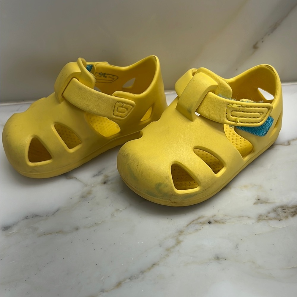 Ten Little splash sandals